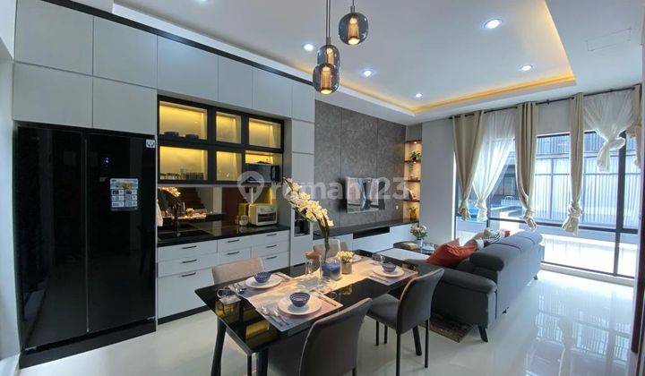 Jual Rumah Luxury Setraduta Royal Grande 1