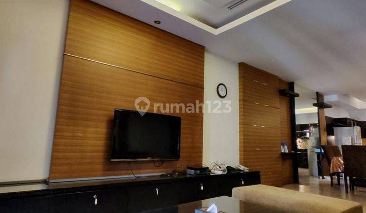 Dijual rumah siap huni 3 lantai full furnished di Ciumbuleuit 2