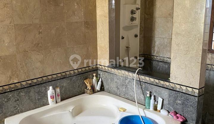 Dijual Rumah Asri Dengan Halaman Luas Di Cipaku 2