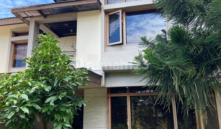 Dijual Rumah Asri Dengan Halaman Luas Di Cipaku