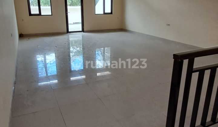 Dijual Ruko 3 Lantai Strategis Di Jalan Lodaya 1