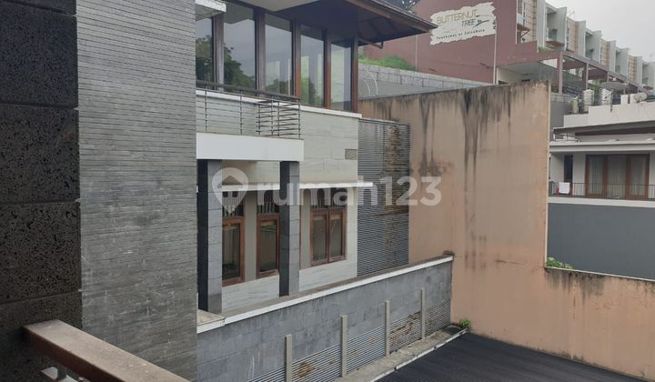 Dijual Rumah Mewah Dengan Jacuzy Dan Sauna Di Setra Duta Hegar