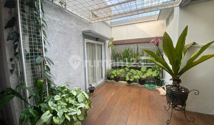 Turun Harga! Rumah Lux Fully Furnish 1Km Tol Pasteur Bandung - Hook, One Gate, SHM