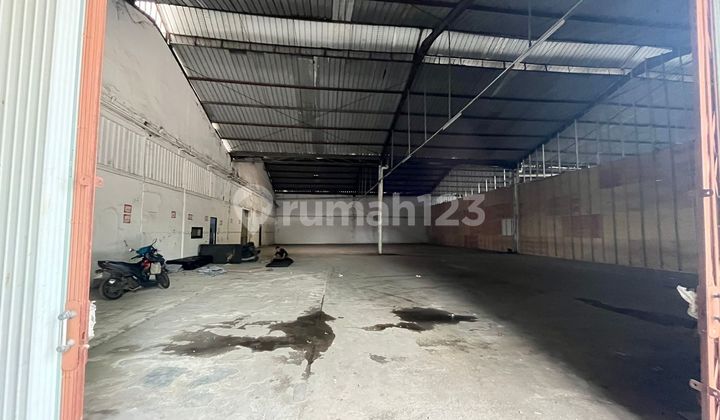 Warehouse for Rent in Ciracas, East Jakarta, Excellent and Strategic Location