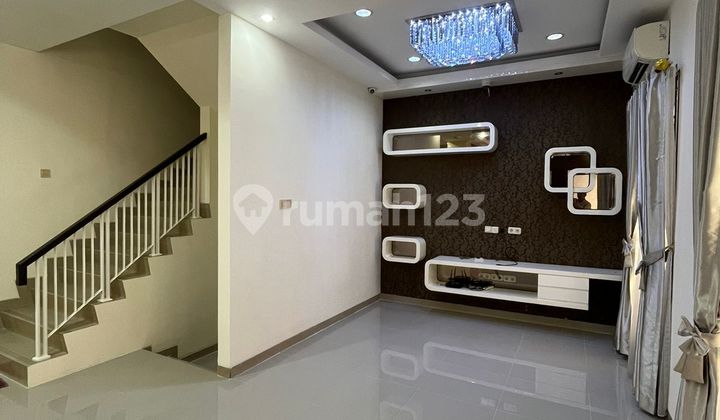 Rumah golf lake , semi furnish Uk 8x20 