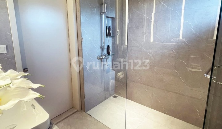 Beautiful and Exlusive House Strategically Located Opposite the Mall in BSD 2