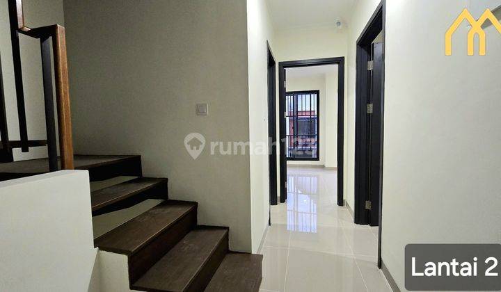 Rugi Rumah Leonora 3 Lantai Di Summarecon Serpong 2