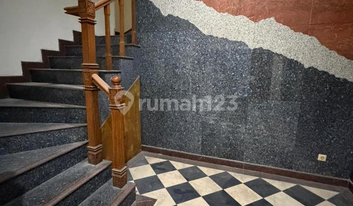 6019-Lu di Jual Rumah 2 Lantai Harga Dibawah NJOP! Disunter