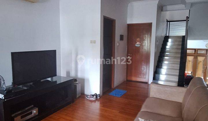 Rumah 2.5 Lantai Bagus SHM di Puri Indah, Jakarta Barat 1