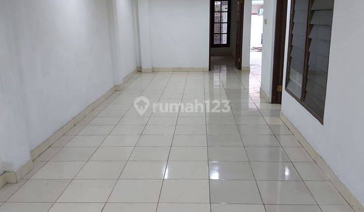  Rumah Jual 2.5 Lantai SHM di Paradise, Jakarta Utara 2