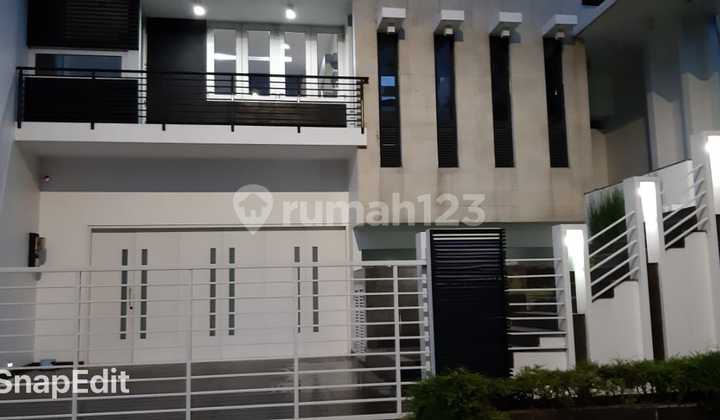 Rumah 3 Lantai Bagus Siap Huni SHM Kelapa Gading, Jakarta Utara