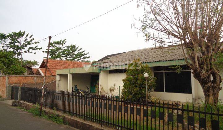 Rumah Dengan Tanah 629 M2, Super Luas di Kedung Halang 1