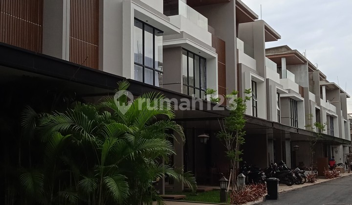 Treehouse Hidden Gems Di Cirendeu. 26 Unit Saja. Bagus Treehouse Hidden Gems Di Cirendeu. 26 Unit Saja. Bagus