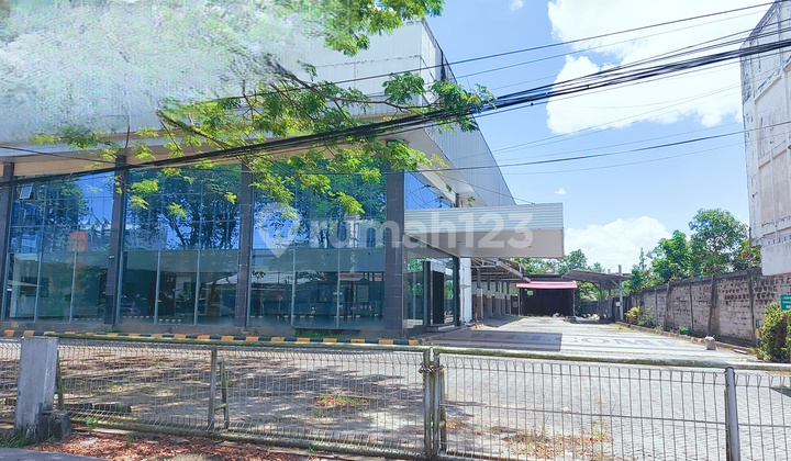 Office/Strategic Showroom, Ready-to-Use Business Center for Rent, Profitable