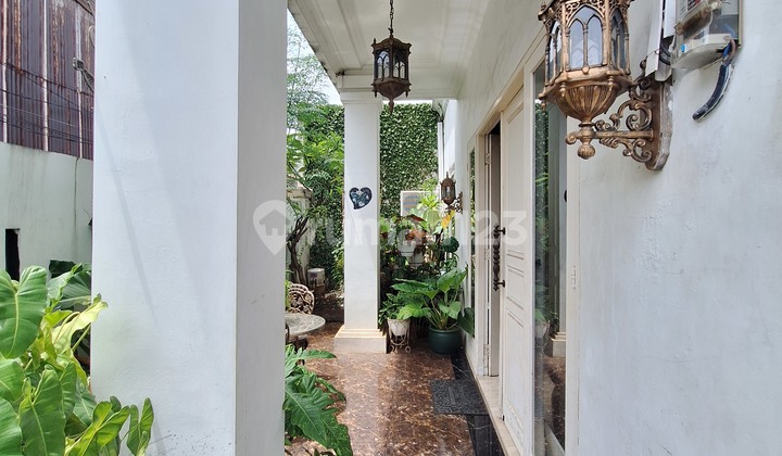 Modern Classic House in Cipete Fatmawati 2