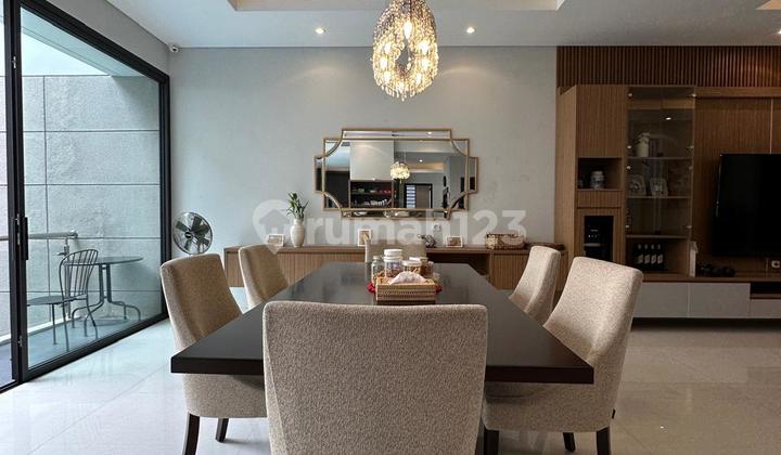 Prime Area Modern Tropical House di Mega Kuningan 2