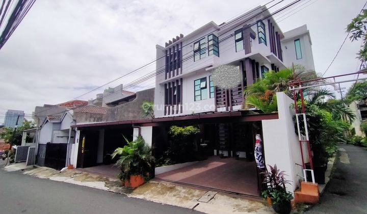 Rumah 3 Lantai Baru Semi Furnished SHM di Cipete, Jakarta Selatan 1