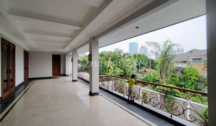 Rumah 2 Lantai Bagus Semi Furnished SHM di Ampera, Jakarta Selatan