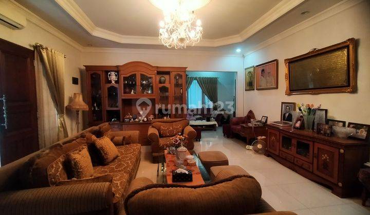 Rumah Bagus Unfurnished SHM di Kesehatan, Jakarta Selatan
