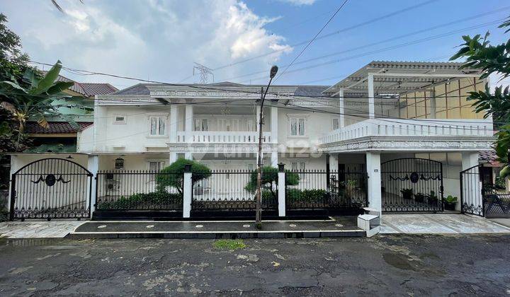 Rumah 2 Lantai Bagus Semi Furnished SHM di Cinere, Depok 1