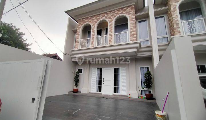 Rumah 2 Lantai Baru Semi Furnished SHM di Andara, Depok 1