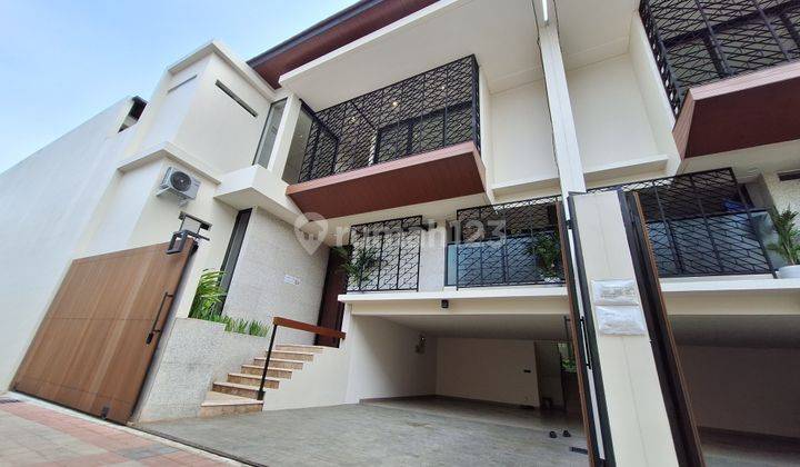 Rumah 2 Lantai Baru Semi Furnished Sertifikat Hak Milik di Kemang, Jakarta Selatan 2