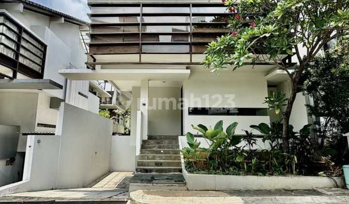 Architect Andra Martin's Exclusive Townhouse in Prime Area Architect Andra Martin's Exclusive Townhouse in Prime Area