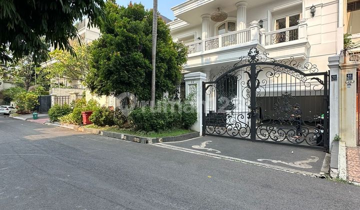 Modern Classic House Di Pondok Indah