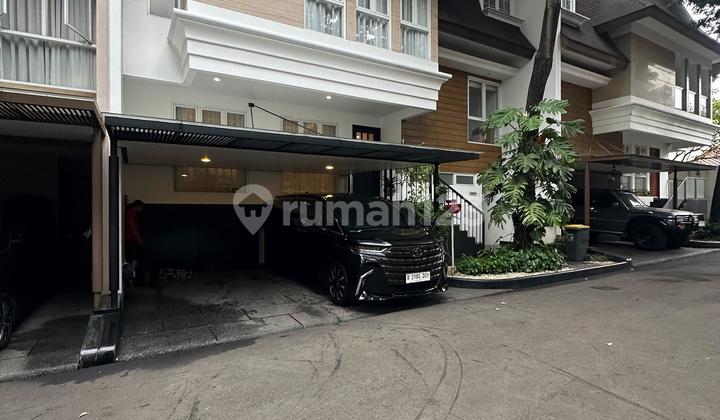 Modern Tropical Townhouse in Pejaten