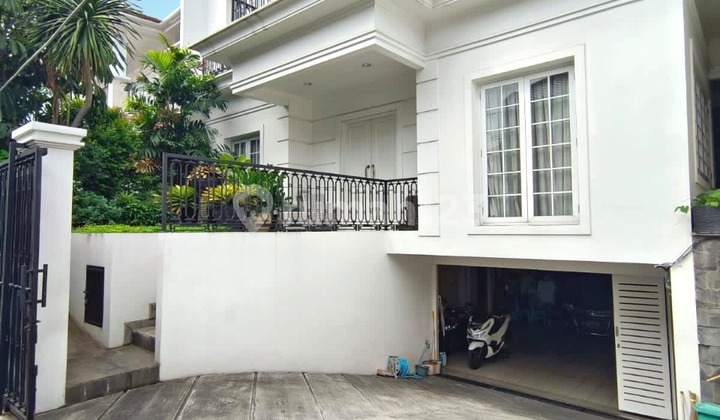 Modern Classic House di Blok A Kebayoran Baru