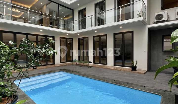 Prime Area Modern Tropical House di Mega Kuningan