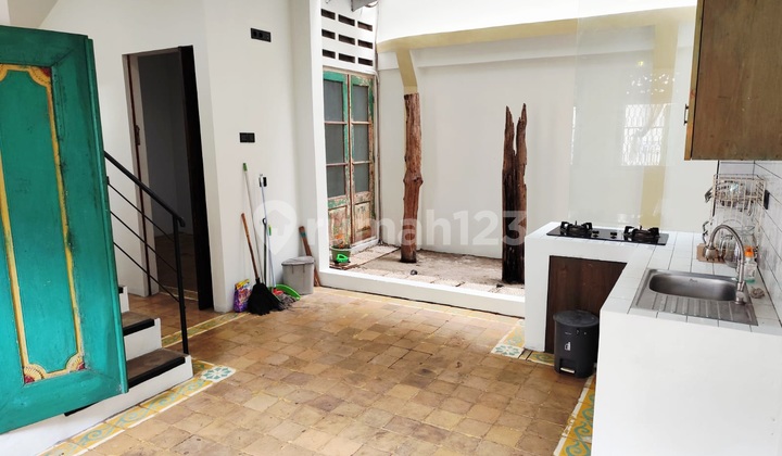 Rumah Vintage Dalam Komplek Dekat Gandaria City 2