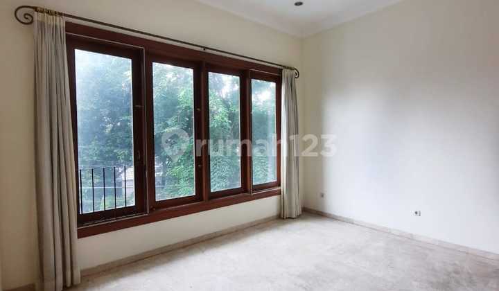 Modern Classic House Di Cipete 2