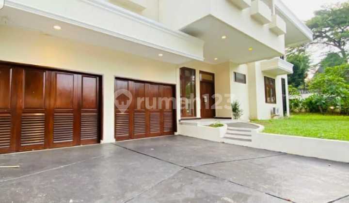 Luxury Old Money House in Pejaten, Super Strategic Location Near Toll Road