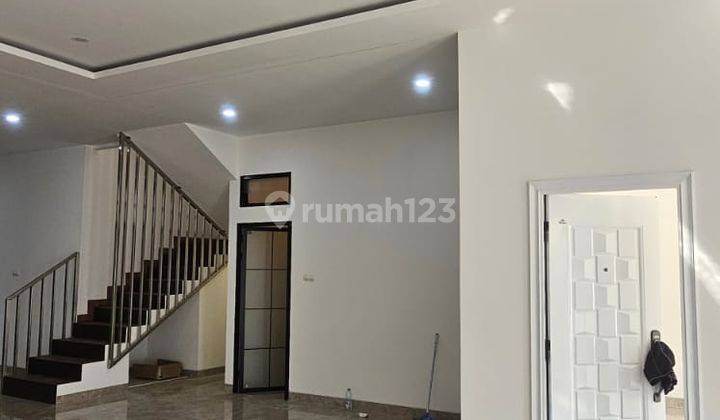 Rumah Modern Minimalis 2 Lantai Kencana Loka Bsd Tangerang 2