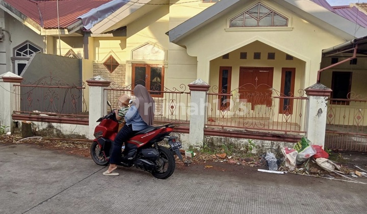 Rumah Murah Dibawah Harga Pasar Di Jalan Poros. Bebas Banjir. Siap Huni 10 Menit Dari Bandara!