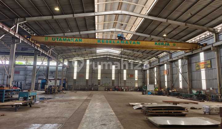 Affordable Warehouse with Crane, 3000m2, Ideal for Production and Assembly Industries, Near Summarecon Bekasi.