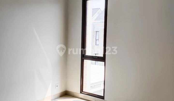 Rumah 2 Lantai Bagus bonus 5 AC  Cluster Sumarecon Bekasi 2