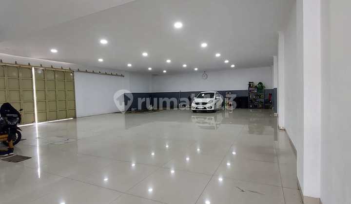 Ruko Bagus 5 Floors Ex Showroom Suitable for Minimarket Outlet Bank Strategic Hook Spacious Parking Mega Boulevard Harapan Indah