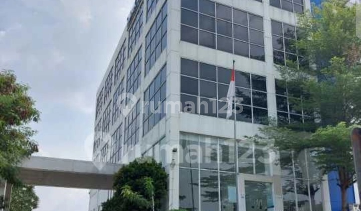 Good Strong Commercial Building 4-5 Floors, Land Area 1500m2, Suitable for Office/School/Bank, Strategic Location on the Main Road Edge of SCBD Harapan Indah Bekasi.
