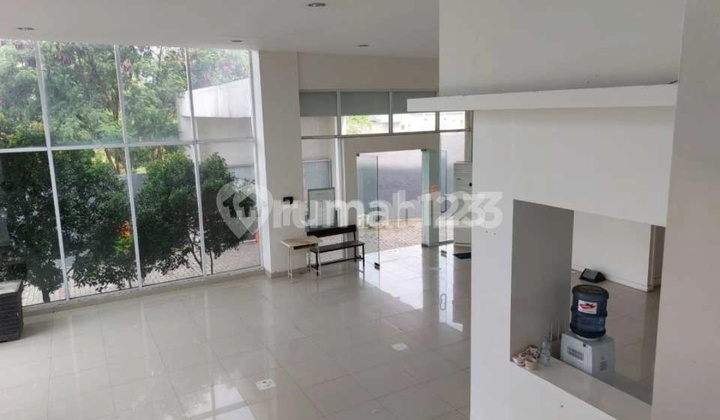 Good Strong Commercial Building 4-5 Floors, Land Area 1500m2, Suitable for Office/School/Bank, Strategic Location on the Main Road Edge of SCBD Harapan Indah Bekasi.