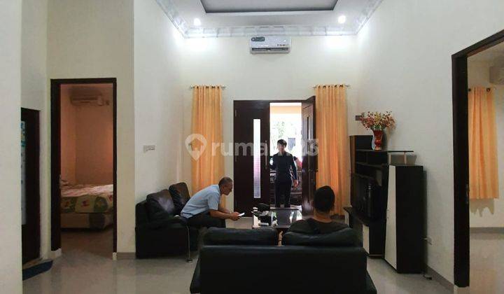 Rumah minimalis baru sangat cocok utk pengantin dan keluarga baru.  Aman dan bersih. Sangat cocok utk hunoam fan tempat tinggal.  Asri sejuk dan sangat strategis. Dikelilingi oleh pemeri tahan dan pusat sekolah serta mini market. 7
