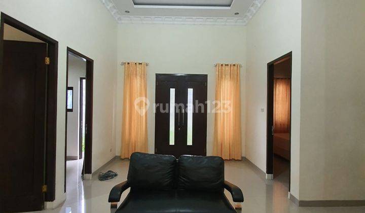 Rumah minimalis baru sangat cocok utk pengantin dan keluarga baru.  Aman dan bersih. Sangat cocok utk hunoam fan tempat tinggal.  Asri sejuk dan sangat strategis. Dikelilingi oleh pemeri tahan dan pusat sekolah serta mini market. 8