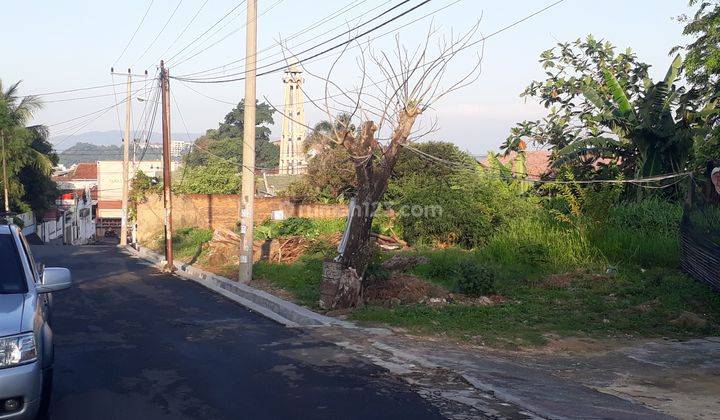 Tanah Murah Jl. Tamin. Bandar Lampung.  Rumah Murah Dijual Cepat. Dekat Pasar Tamin. Cocok Utk Hunian.   Dekat sekolah. Pasar. Lingkungan asri. Sangat baik untuk tempat usaha dan kost2an. Jalan sangat llebar bisa dilalui 2 mobil. 