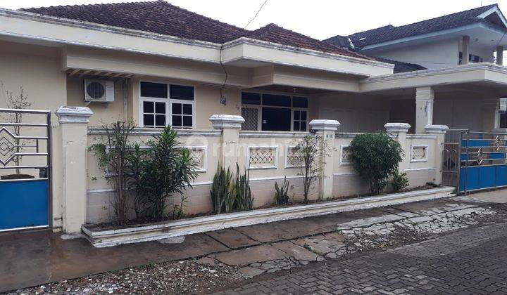 di Jl. P. Antasari Rumah Minimalis Sangat Bagus. Terletak Diarea Jantung Ibukota Bandar Lampung.lokasi Rumah Sangat Strategis. Kompleks Hunian Perumahan Yang Dijaga Satuan Keamanan 24 Jam. 1. Nilai Jual Kembali Sangat Tinggi.2. Terletak Di Tengah Kota.3.  1