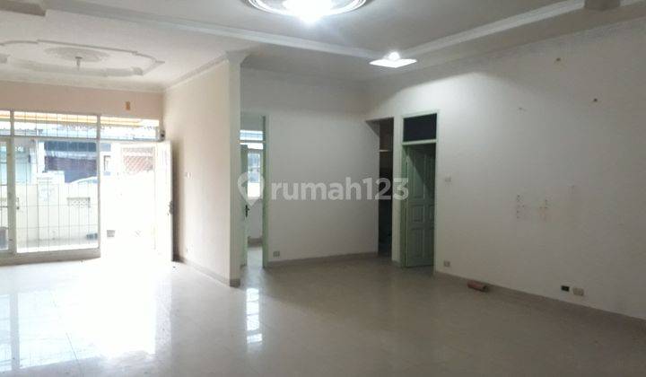 di Jl. P. Antasari Rumah Minimalis Sangat Bagus. Terletak Diarea Jantung Ibukota Bandar Lampung.lokasi Rumah Sangat Strategis. Kompleks Hunian Perumahan Yang Dijaga Satuan Keamanan 24 Jam. 1. Nilai Jual Kembali Sangat Tinggi.2. Terletak Di Tengah Kota.3.  10