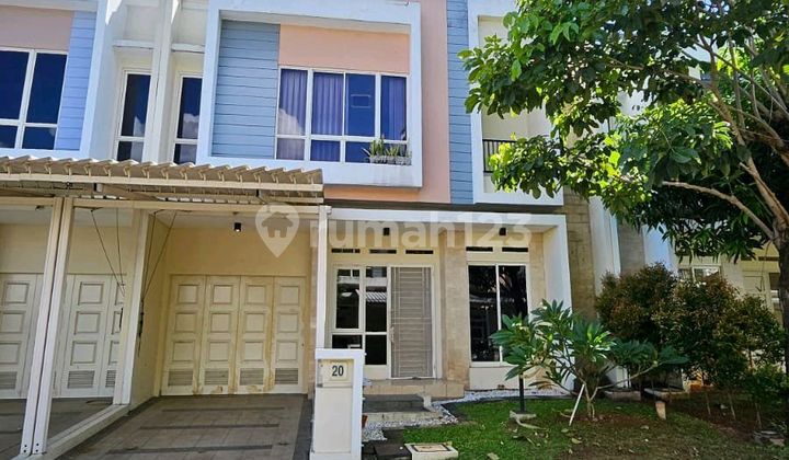 Two-Story House in Spring Gading Serpong Accessible to BSD, Affordable Price, Close to Commercial Area.