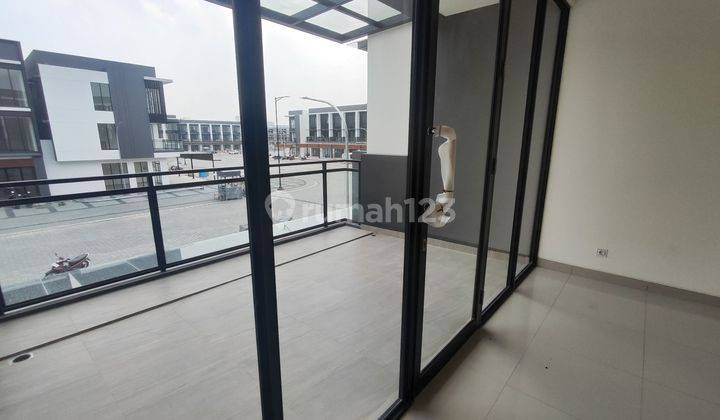 Ruko 3 Lt, Teras Depan Di Lantai 1, Balkon Di Lantai 2, Di Pusat Gading serpong,  Dekat Ke Tol, Dan BSD 2