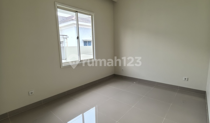 Rumah 2 Lantai Gading Serpong Dengan Layout Bagus, Fasilitas Kolam Renang 2