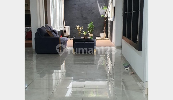 Ready-to-Occupy 2-Story Residence, Tidy, Negotiable Price, Kota Wisata.